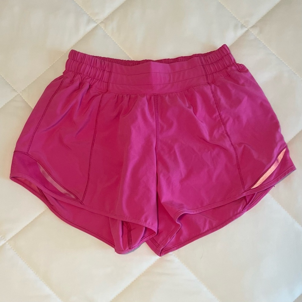 Lululemon hotty hot low rise 4" shorts